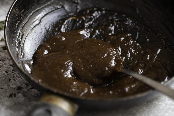 Ốc móng tay xào me