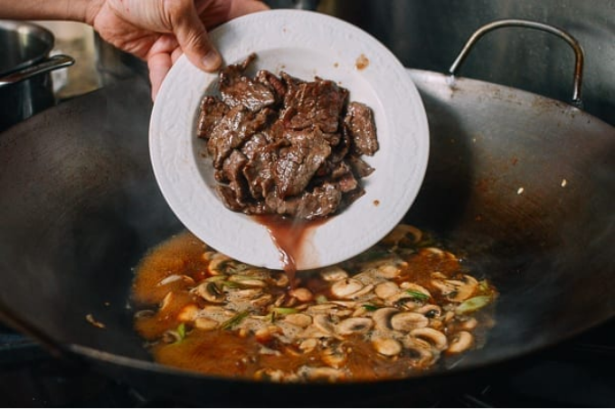 Thịt bò xào nấm kiểu Trung