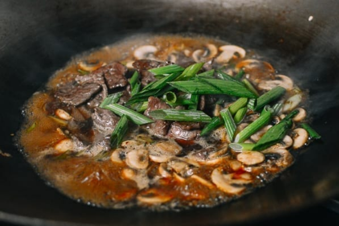 Thịt bò xào nấm kiểu Trung