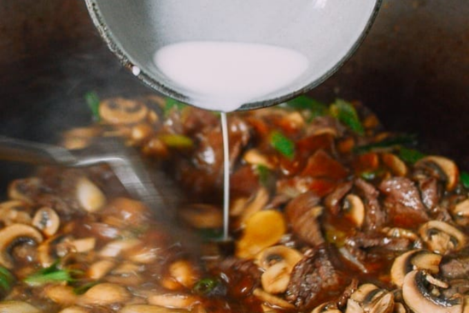 Thịt bò xào nấm kiểu Trung