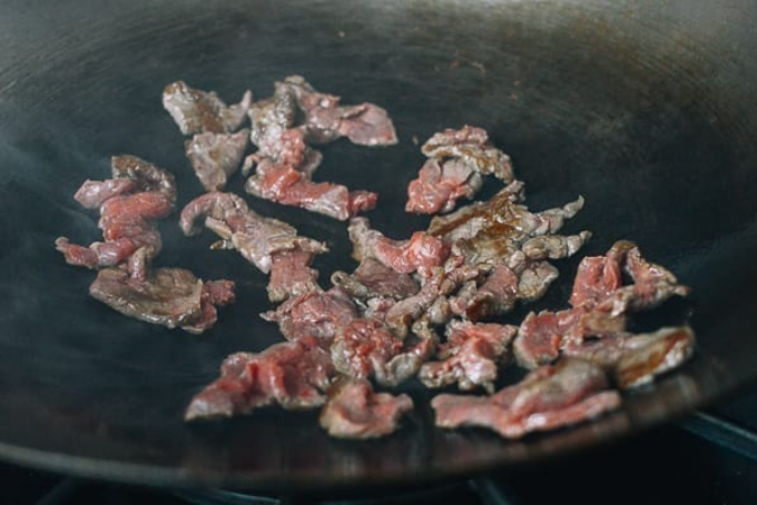 Thịt bò xào nấm kiểu Trung