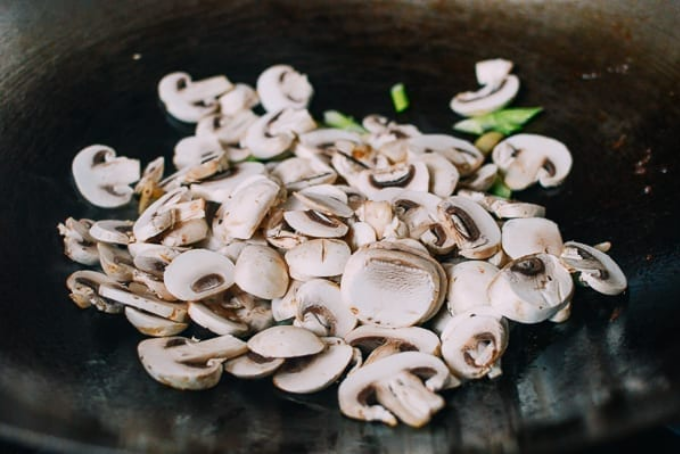 Thịt bò xào nấm kiểu Trung