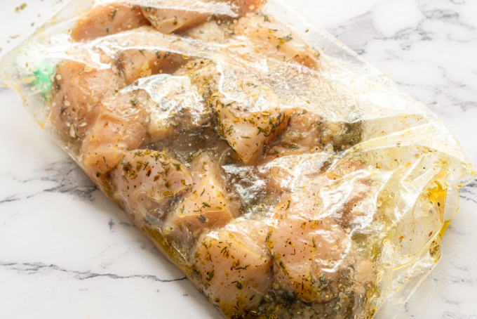 Thịt gà xiên nướng địa trung hải