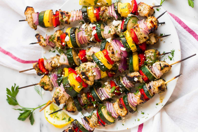 Thịt gà xiên nướng địa trung hải