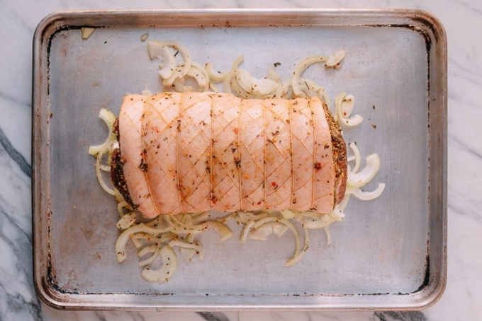 Thịt heo quay cuộn Porchetta