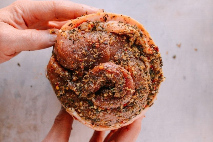 Thịt heo quay cuộn Porchetta