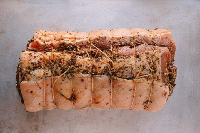 Thịt heo quay cuộn Porchetta