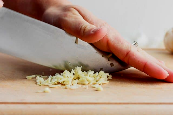 Tôm xào húng quế kiểu Thái