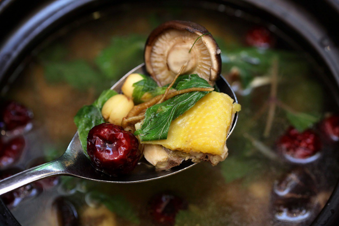 Lẩu gà thuốc bắc