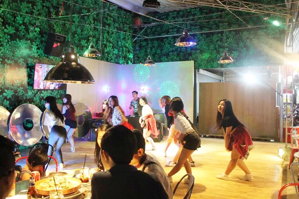nhà hàng kpop bbq phạm hùng không gian 1