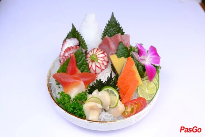 Chuỗi Mugi Ramen & Izakaya sashimi