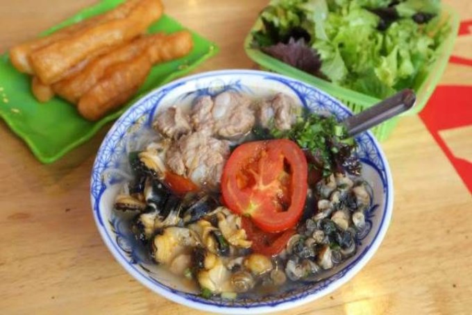 quán ăn Lạc Trung bún ốc sườn cô Sáu