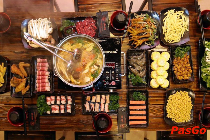 Lẩu ếch chi&ecirc;n măng cay đặc trưng tại kh&ocirc;ng gian ho&agrave;i cổ của Qu&aacute;n 1974&rsquo;s