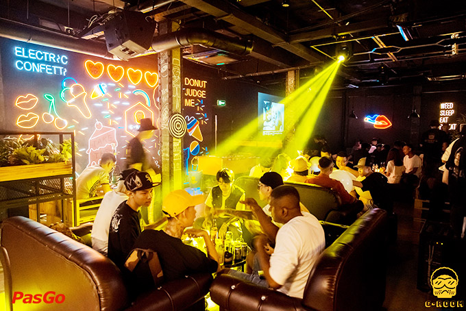 G-Room Pub & Coffee Lê Văn Sỹ  8
