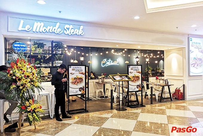 Nhà hàng Le Monde Steak Royal City 14