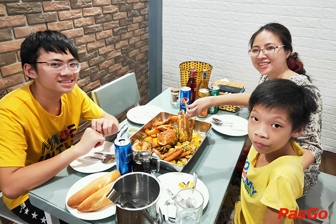 Nhà hàng Mr. Tôm Nguyễn Sơn  12