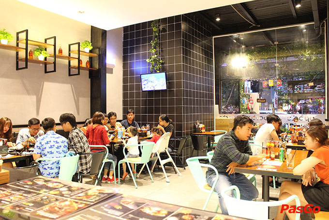 Nhà hàng Oporto Hồ Tùng Mậu 15