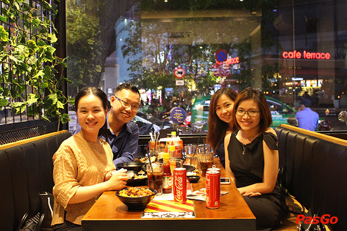 Nhà hàng Oporto Hồ Tùng Mậu 17