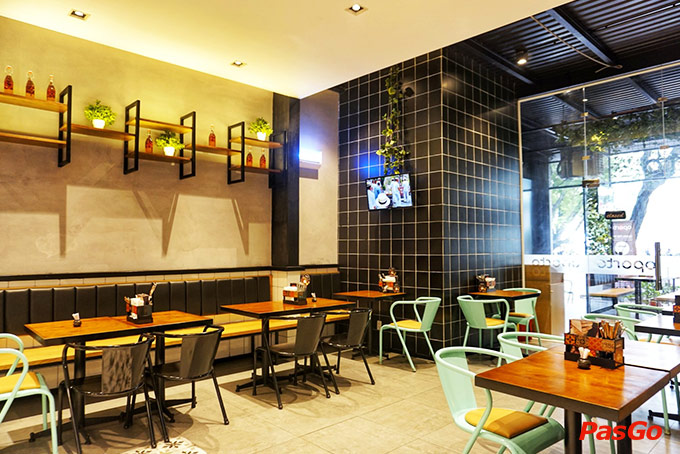 Nhà hàng Oporto Hồ Tùng Mậu 18