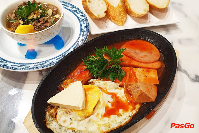 Nhà hàng Phở 1983 The Gold View 4