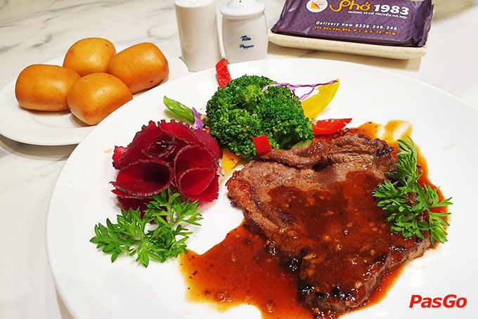 Nhà hàng Phở 1983 The Gold View 6