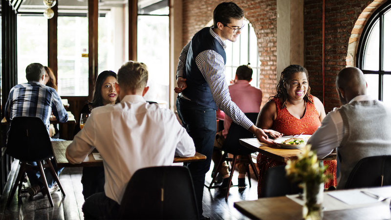 Các cách khách hàng đặt bàn, nhà hàng cần nắm rõ