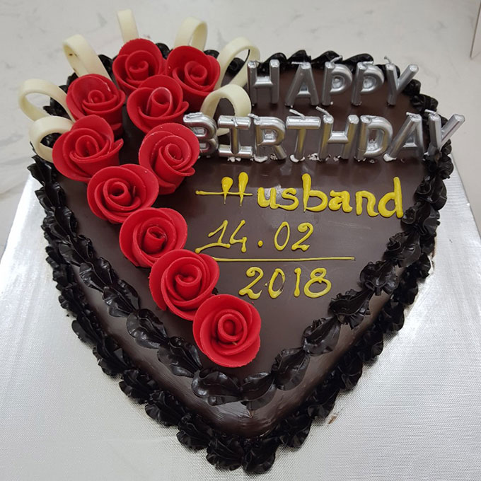Bánh kem màu ghi xám tặng sinh nhật chồng yêu