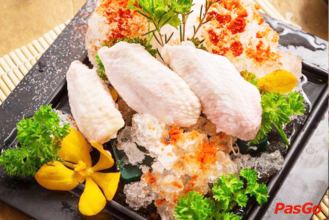 Nhân viên phục vụ khá nhanh nhẹn và nhiệt tình