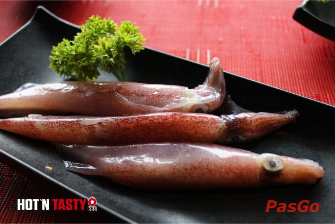 Những con mực còn tươi nguyên - hot n tasty 81 láng hạ