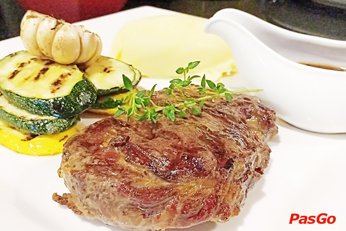 Chanh Bistro Rooftop Saigon Hồ Tùng Mậu 4