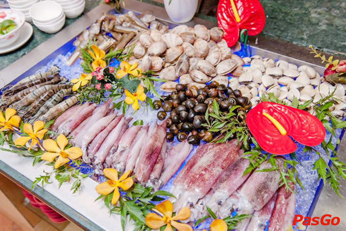 Buổi tiệc gia đình hạnh phúc, vui vẻ trong không gian ấm áp tại Nhà hàng ngọc mai vàng 