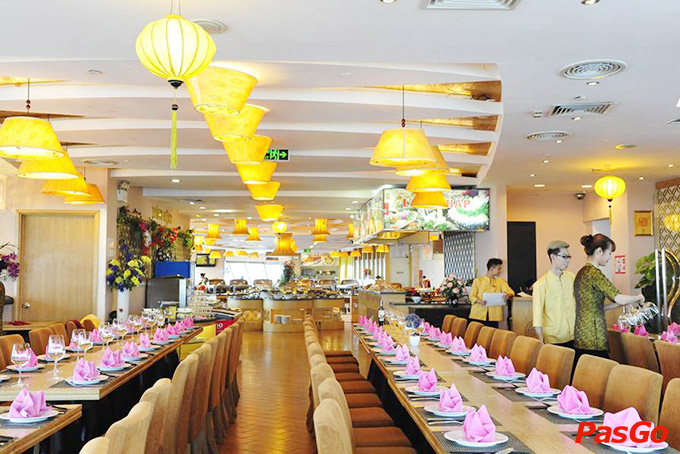 Những chiếc khăn được xếp ngay ngắn - Nhà hàng ngọc mai vàng 