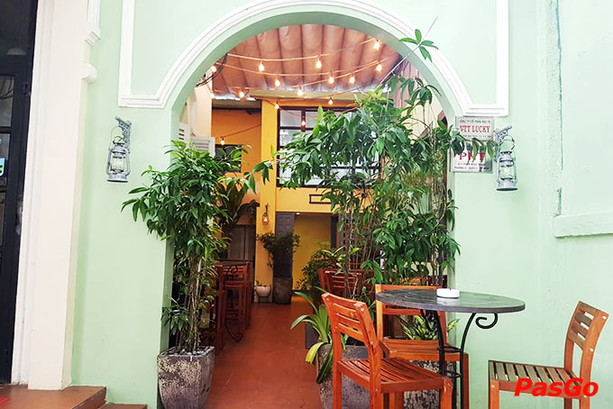HIDEAWAY RESTAURANT BAR Phạm Ngọc Thạch 18