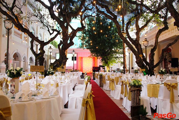 Nhà hàng tiệc cưới sang trong hcm 9