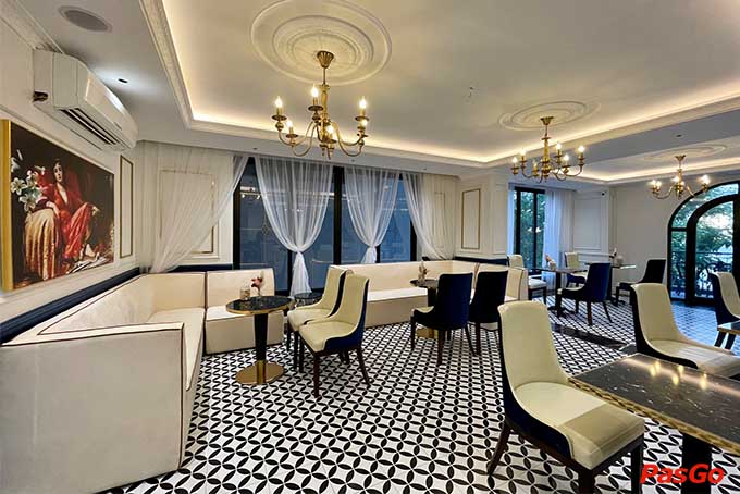 Bao phủ nội thất bên trong nhà hàng là những gam màu trang nhã, dịu dàng và ăn ảnh 2