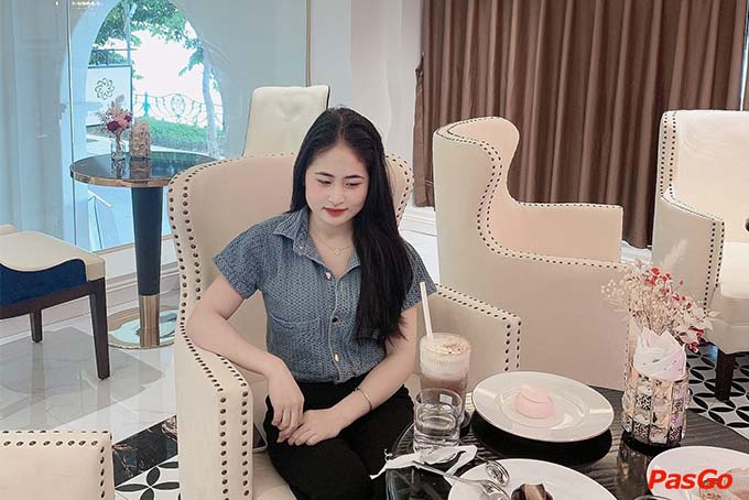 Nhà hàng - quán cà phê Celine Bistro sở hữu nội thất sang trọng, mang đến những bức hình “sống ảo” đẹp 4