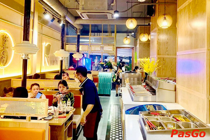 Nhân viên nhà hàng Rakuen BBQ chu đáo,nhiệt tình