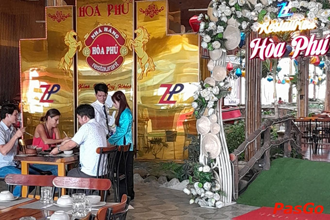 Ngoài đặt các tiệc sang trọng tại nhà hàng, Nhà Hàng Hòa Phú còn nhận đặt tiệc Cưới Hỏi-Sinh Nhật-Liên Hoan tại Tư Gia, Cơ Quan, Xí Nghiệp