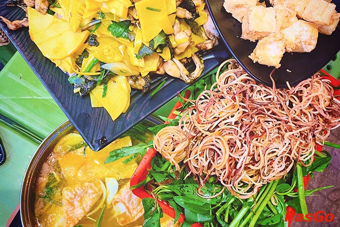 Thực khách có thể thưởng thức các món nhậu truyền thống hoặc thử nghiệm các món mới lạ, độc đáo