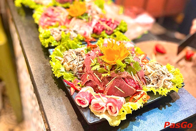 Thực khách có thể thưởng thức các món nhậu truyền thống hoặc thử nghiệm các món mới lạ, độc đáo