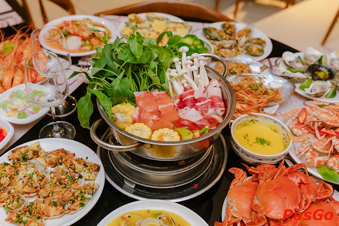 Với menu độc đáo, các thực khách sẽ không bao giờ cảm thấy nhàm chán hay thiếu lựa chọn cùng quầy Line trải dài không lối thoát