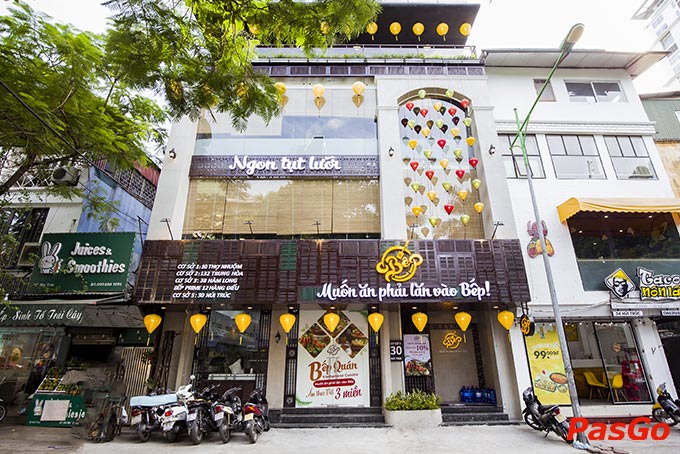 Nhà hàng Bếp Quán Núi Trúc tọa lạc tại số 20 Phố Núi Trúc, Q. Ba Đình