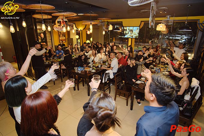 Bếp Quán Núi Trúc là một nơi lý tưởng để tổ chức các bữa tiệc hội nghị, tiệc sinh nhật, tiệc cưới hay các buổi gặp gỡ bạn bè, đối tác kinh doanh