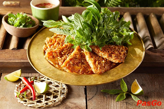 Bếp Quán Núi Trúc là điểm đến lý tưởng cho những tín đồ ẩm thực yêu thích đặc sản Việt Nam, với hơn 100 món ăn đa dạng và tinh tế