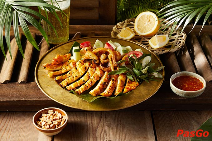 Nhà hàng cũng địa điểm lý tưởng để thưởng thức các món ăn đặc sản của các vùng miền Việt Nam