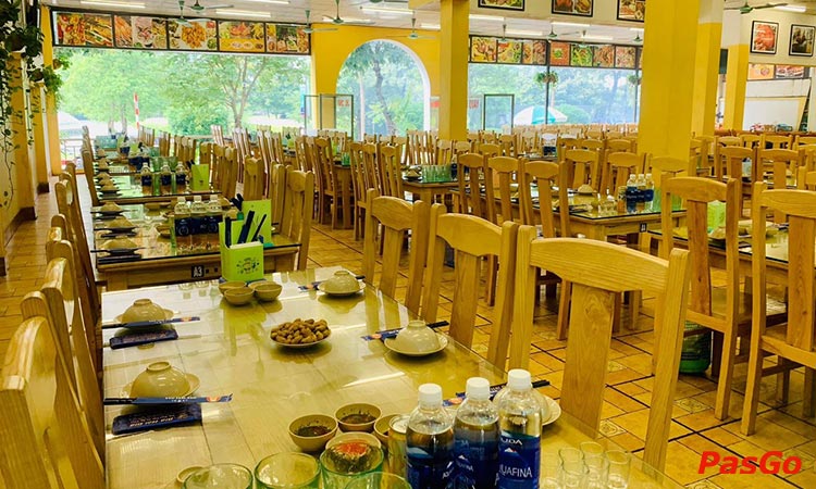 Không gian nhà hàng Bia Hải Gia rộng rãi, thoáng mát không kém phần ấm cúng