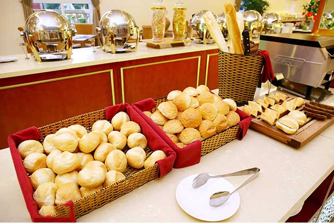 Thưởng thức bữa tiệc buffet Á - Âu tại khách sạn 5 sao13