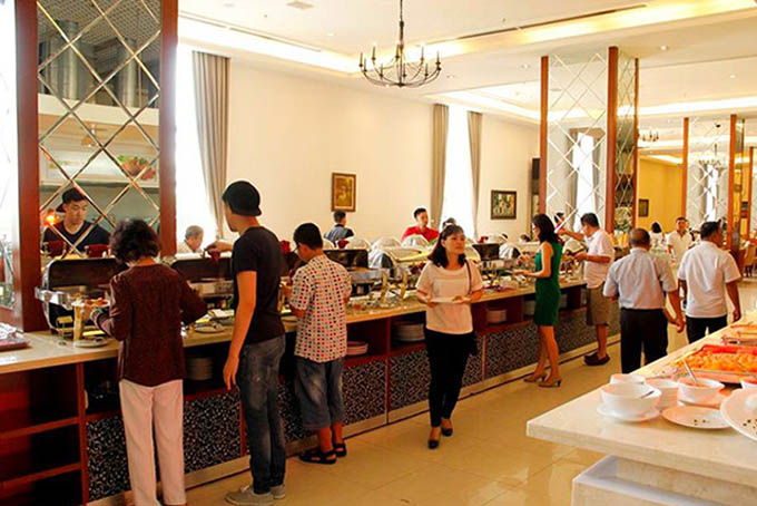 Thưởng thức bữa tiệc buffet Á - Âu tại khách sạn 5 sao18