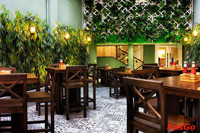 Bạn muốn tìm nơi để chill cùng bạn bè ngay trung tâm phố đi bộ thì hãy ghé Boomerang để thưởng thức tiệc bia hảo hạng và nhâm nhi vài món ngon quen thuộc ngay thôi nào!!!