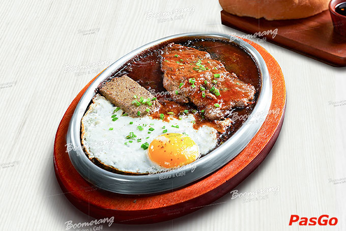 Mỗi món ăn ở Boomerang đều được lựa chọn kỹ lưỡng từ khâu nguyên liệu phải đạt chuẩn sạch, chất lượng, cho đến hương vị nêm nếm vừa ăn khi mang đến phục vụ bạn